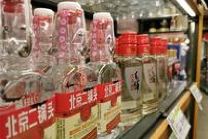 买白酒，一眼分辨“勾兑酒”和“粮酒”，看瓶身上的字就可以了