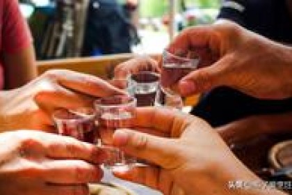 常年在酒局，这3条“酒桌礼仪”一定要牢记，才能让人眼前一亮