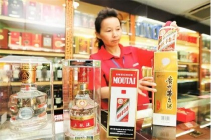 白酒要多少钱？ 几千瓶名酒值不值？ 这位60岁的酿酒师无意说漏嘴